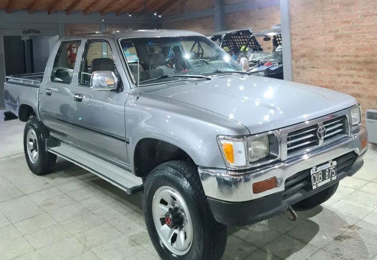Toyota Hilux Usada en San Juan, deRuedas