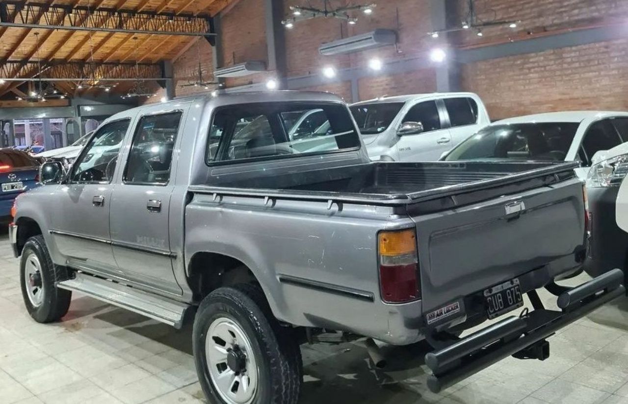 Toyota Hilux Usada en San Juan, deRuedas