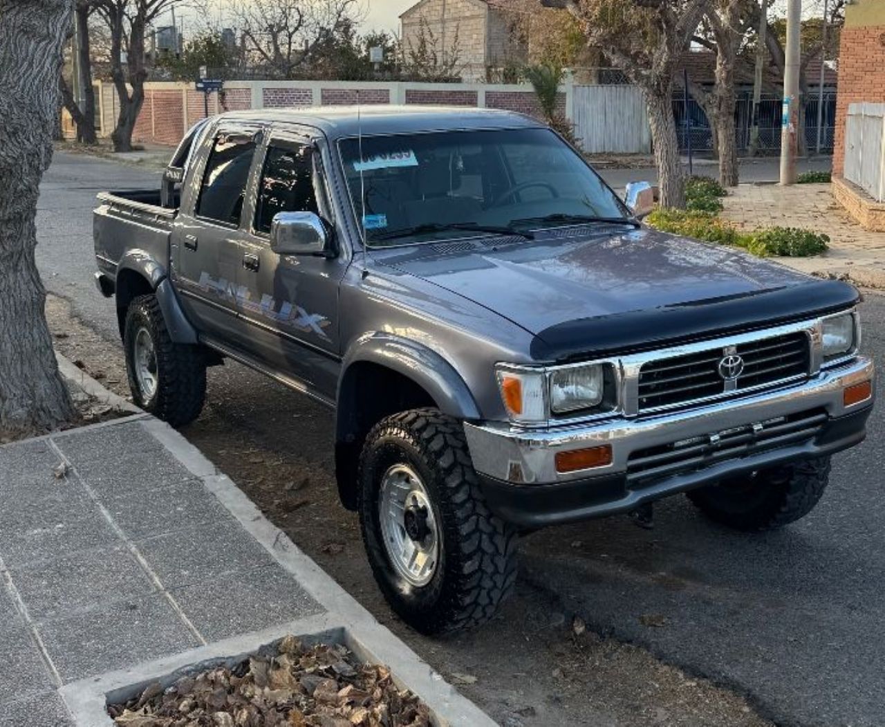 Toyota Hilux Usada en San Juan, deRuedas