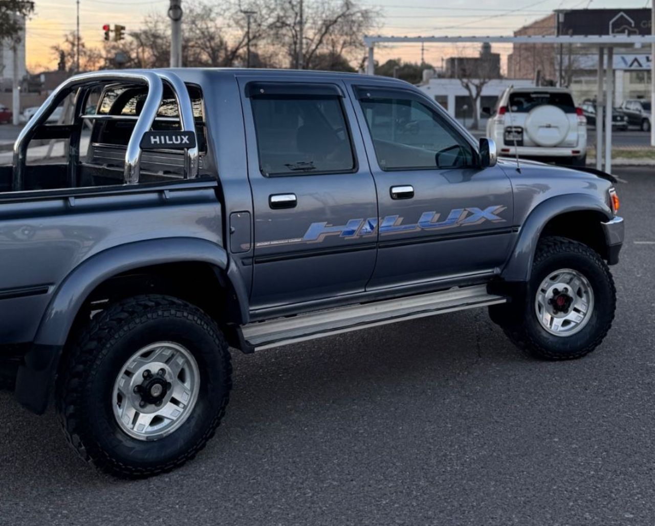 Toyota Hilux Usada en San Juan, deRuedas