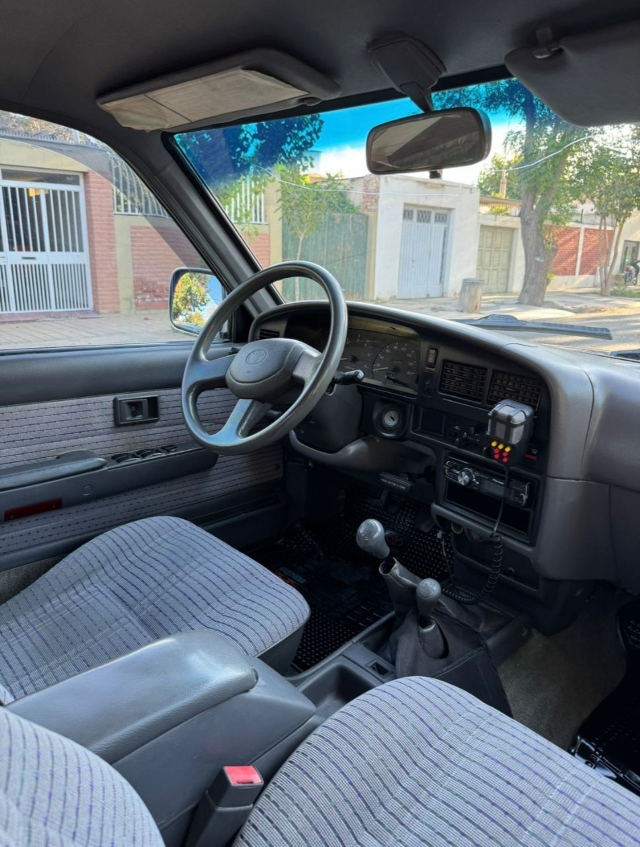 Toyota Hilux Usada en San Juan, deRuedas