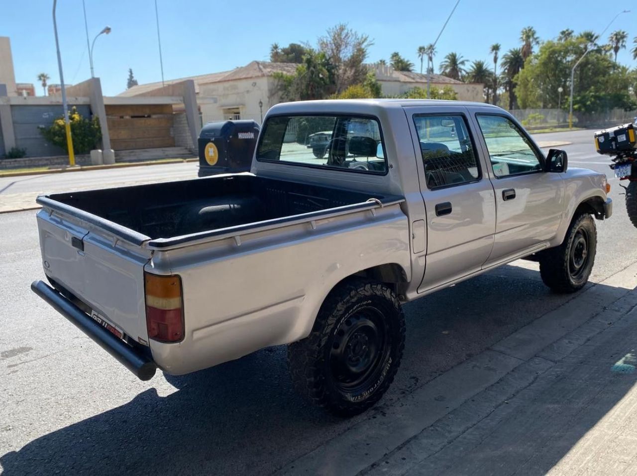 Toyota Hilux Usada en San Juan, deRuedas