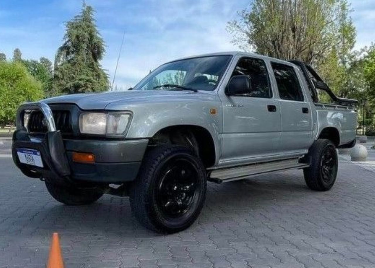 Toyota Hilux Usada en Mendoza, deRuedas