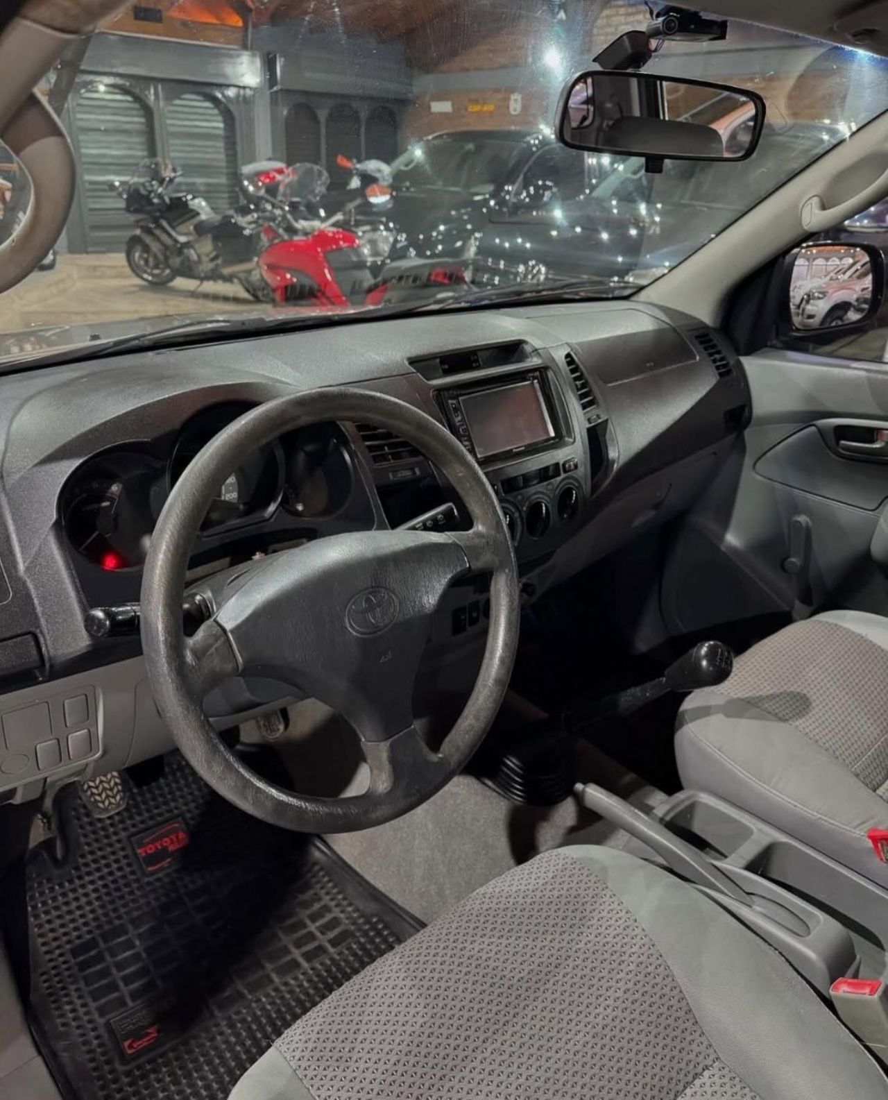 Toyota Hilux Usada en San Juan, deRuedas