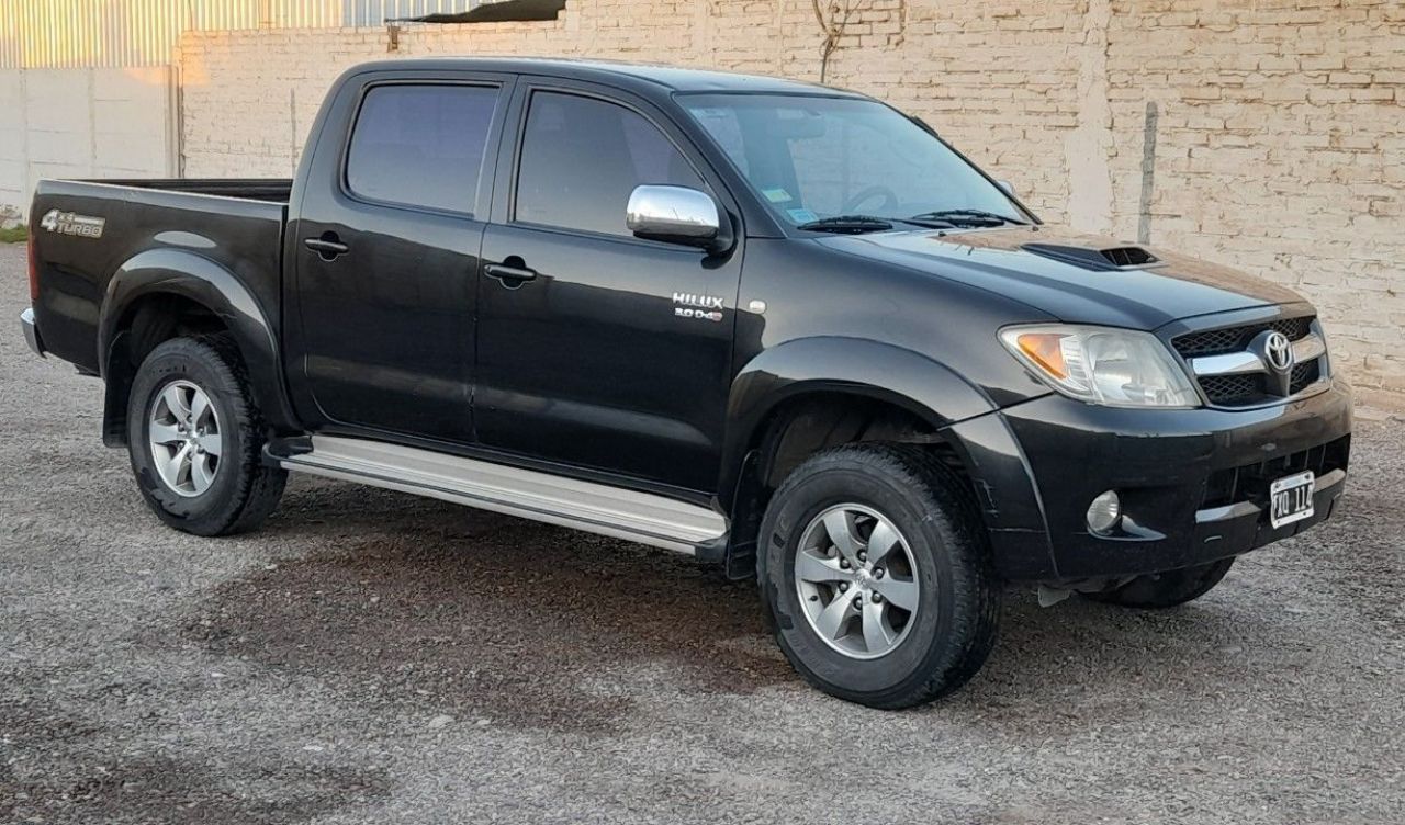 Toyota Hilux Usada en San Juan, deRuedas