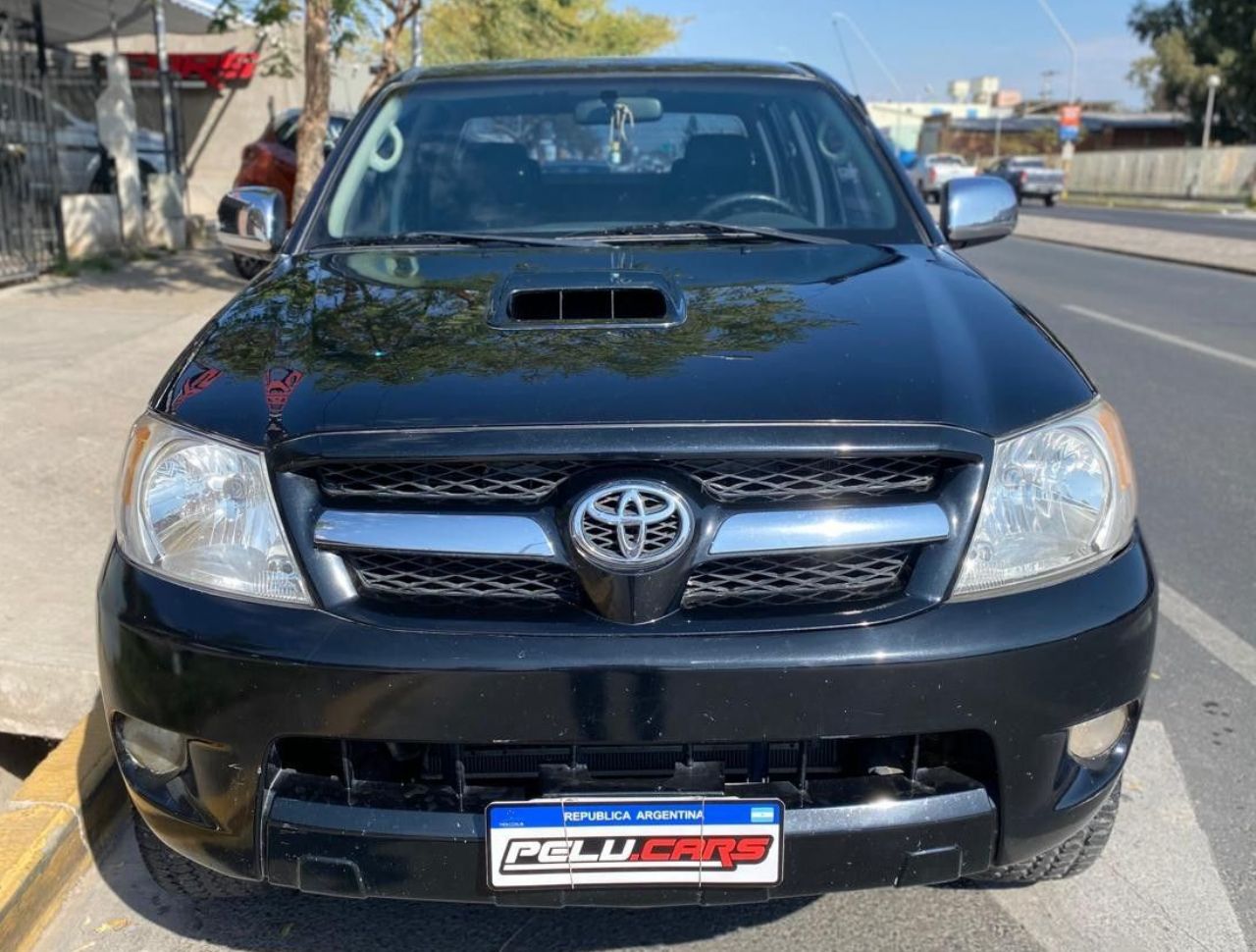 Toyota Hilux Usada en San Juan, deRuedas