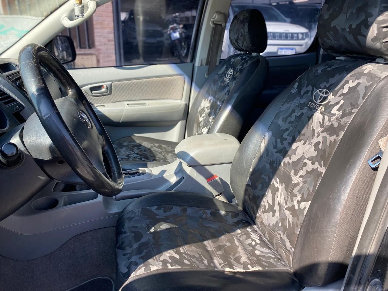 Toyota Hilux Usada en San Juan, deRuedas