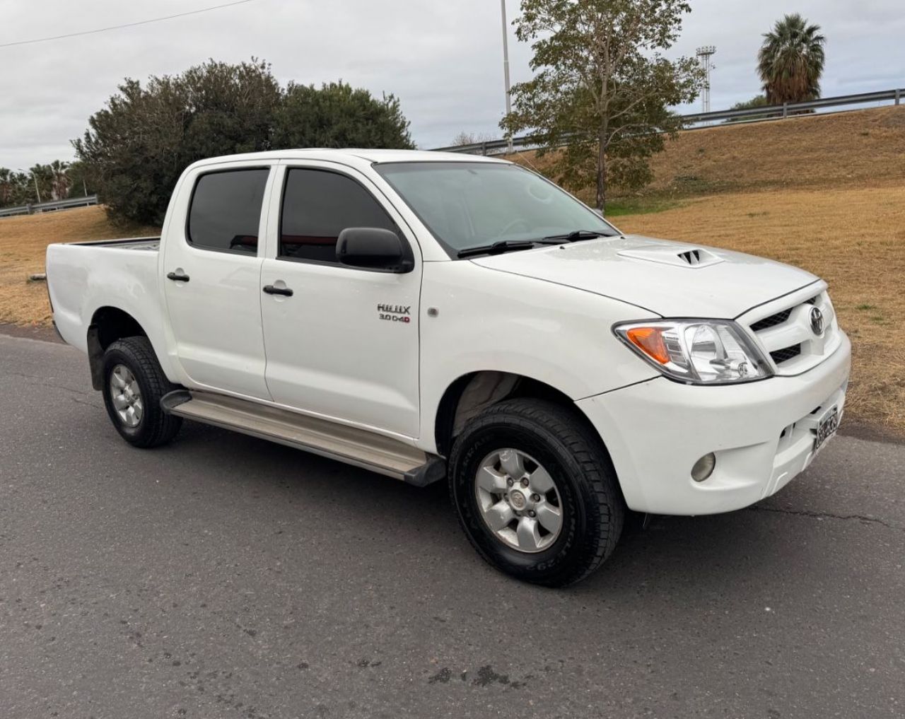 Toyota Hilux Usada en San Juan, deRuedas