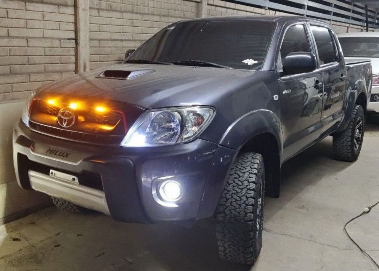 Toyota Hilux Usada en San Juan, deRuedas