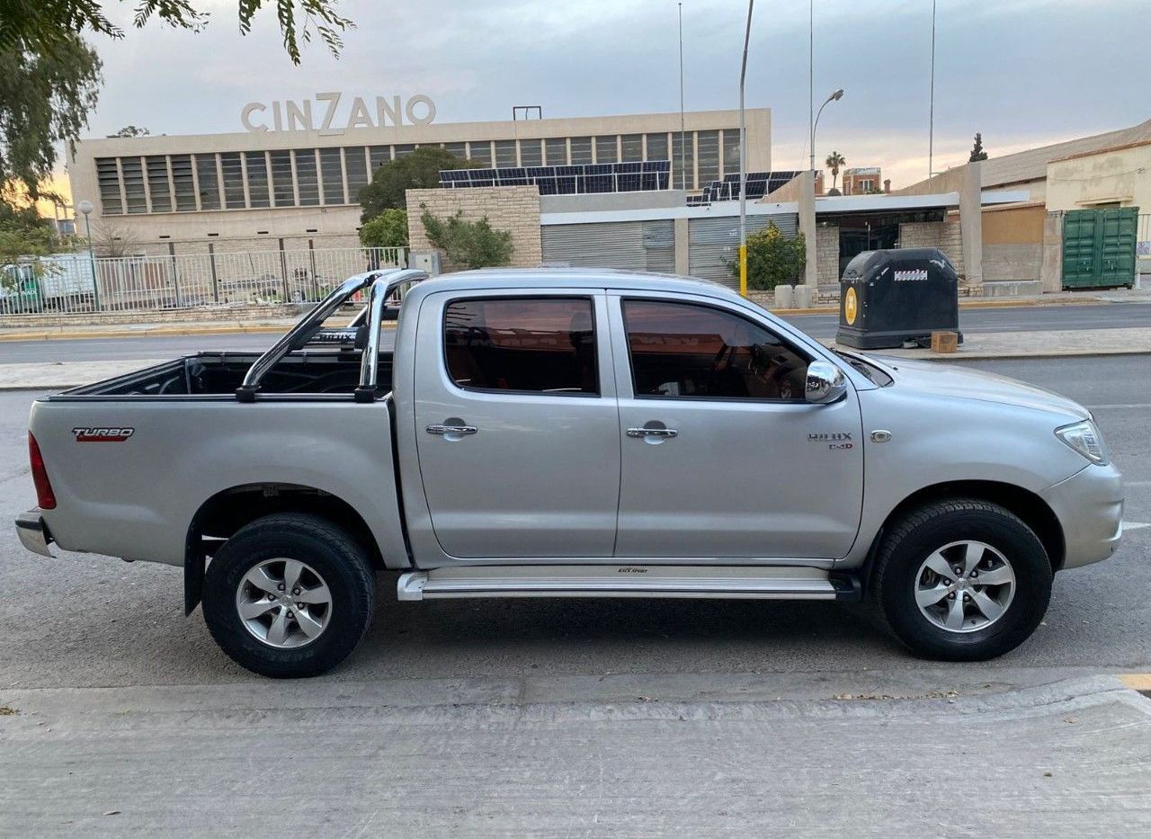 Toyota Hilux Usada en San Juan, deRuedas