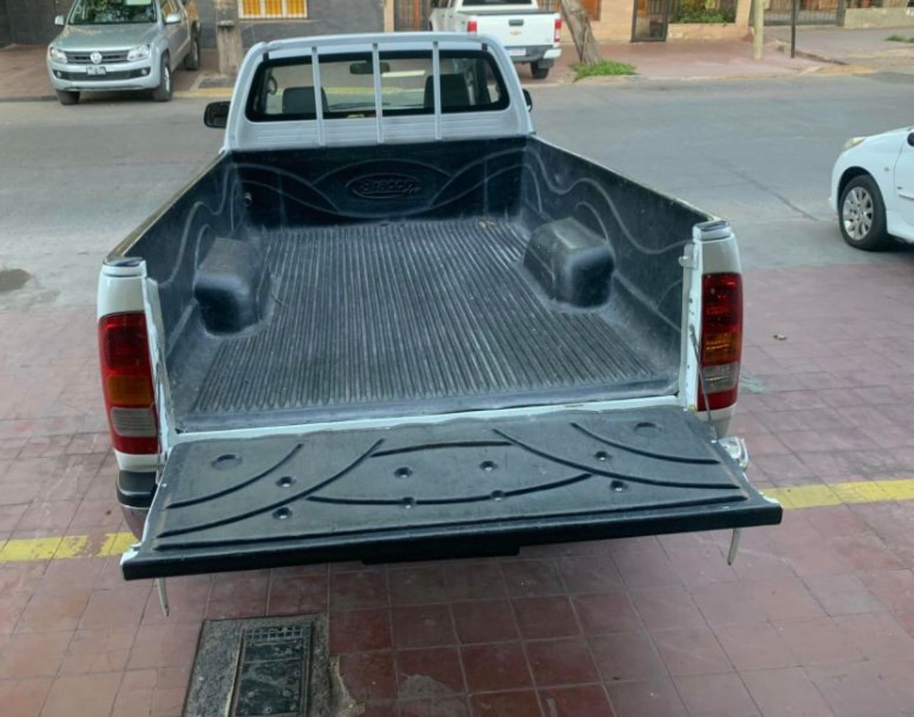 Toyota Hilux Usada en Mendoza, deRuedas