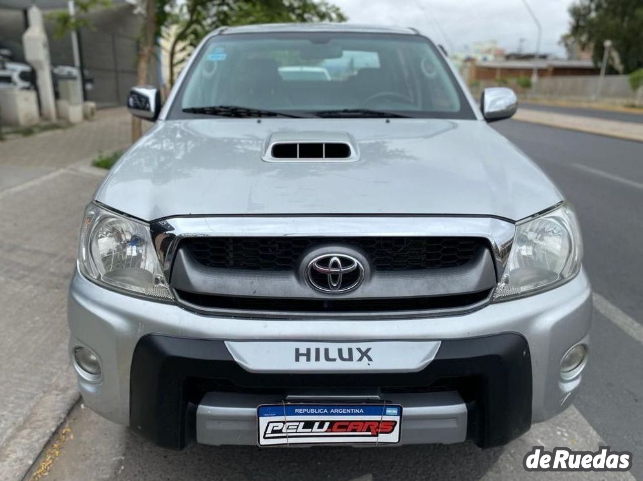 Toyota Hilux Usada en San Juan, deRuedas