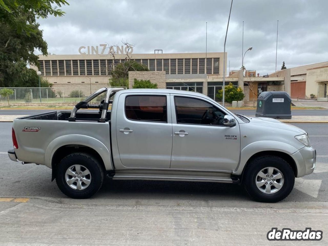 Toyota Hilux Usada en San Juan, deRuedas