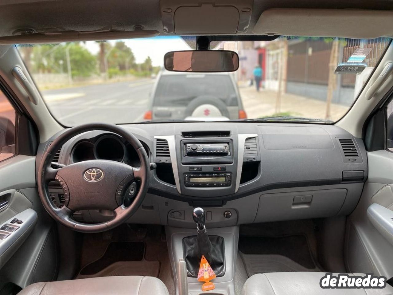 Toyota Hilux Usada en San Juan, deRuedas