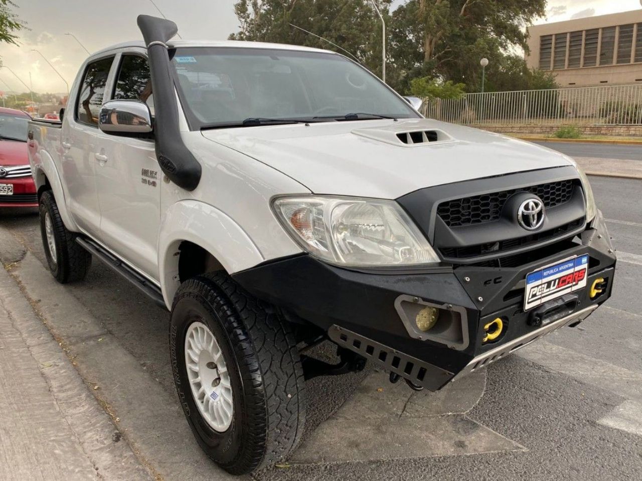 Toyota Hilux Usada en San Juan, deRuedas