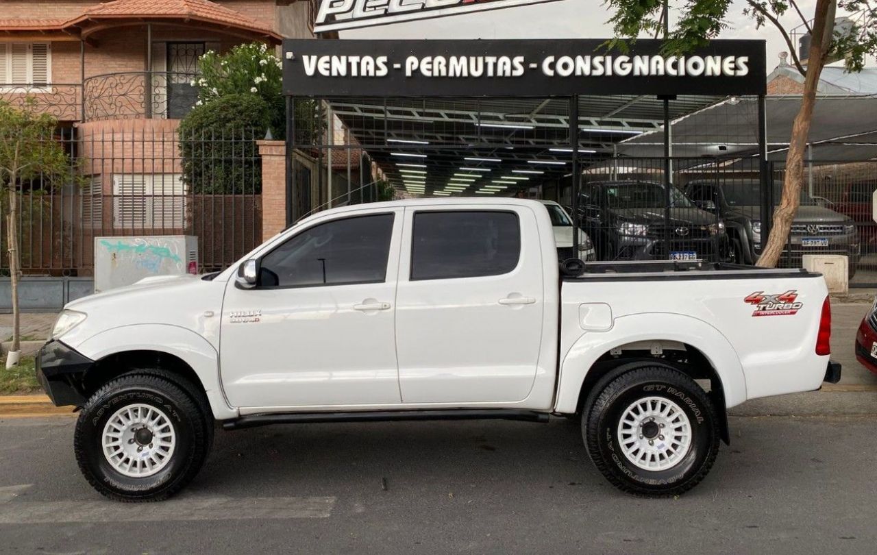 Toyota Hilux Usada en San Juan, deRuedas