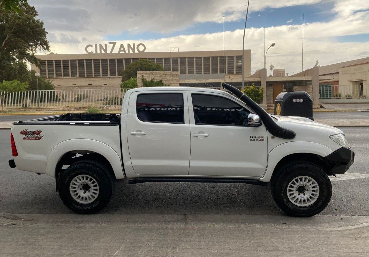 Toyota Hilux Usada en San Juan, deRuedas