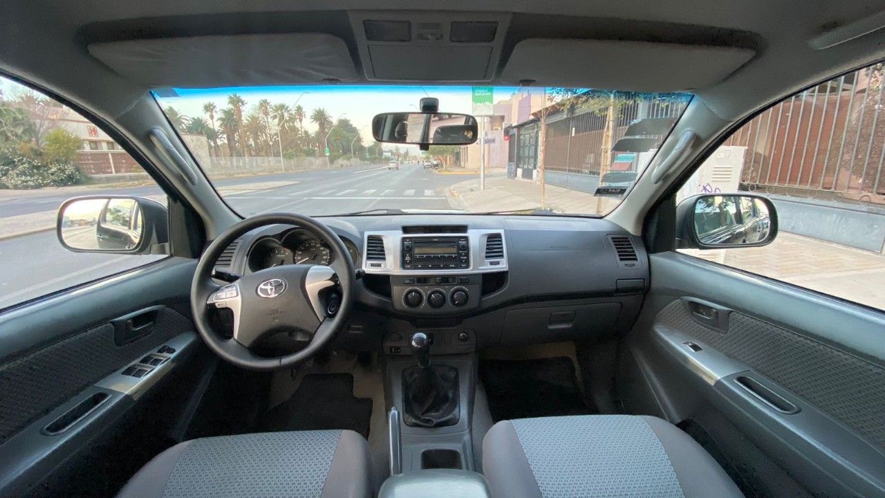 Toyota Hilux Usada en San Juan, deRuedas