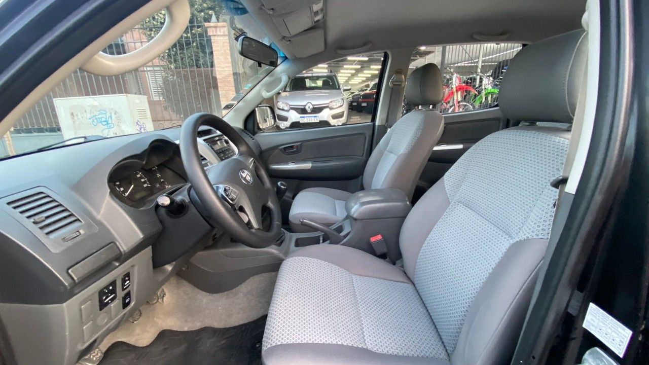 Toyota Hilux Usada en San Juan, deRuedas