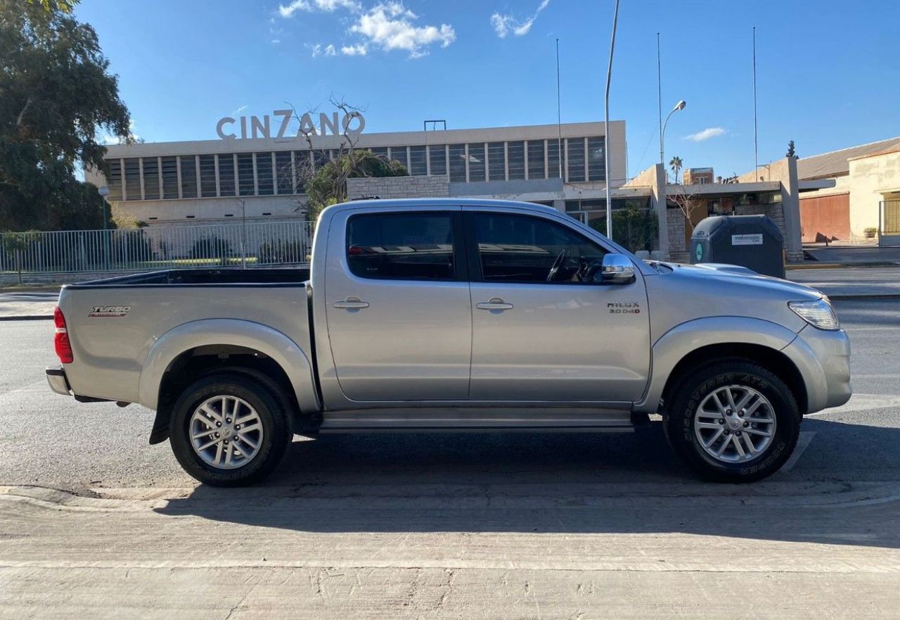 Toyota Hilux Usada en San Juan, deRuedas