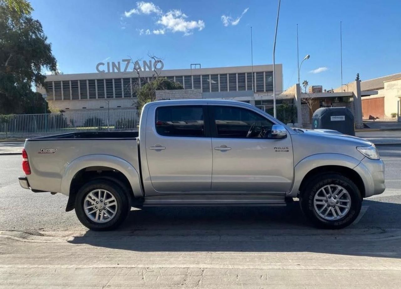 Toyota Hilux Usada en San Juan, deRuedas