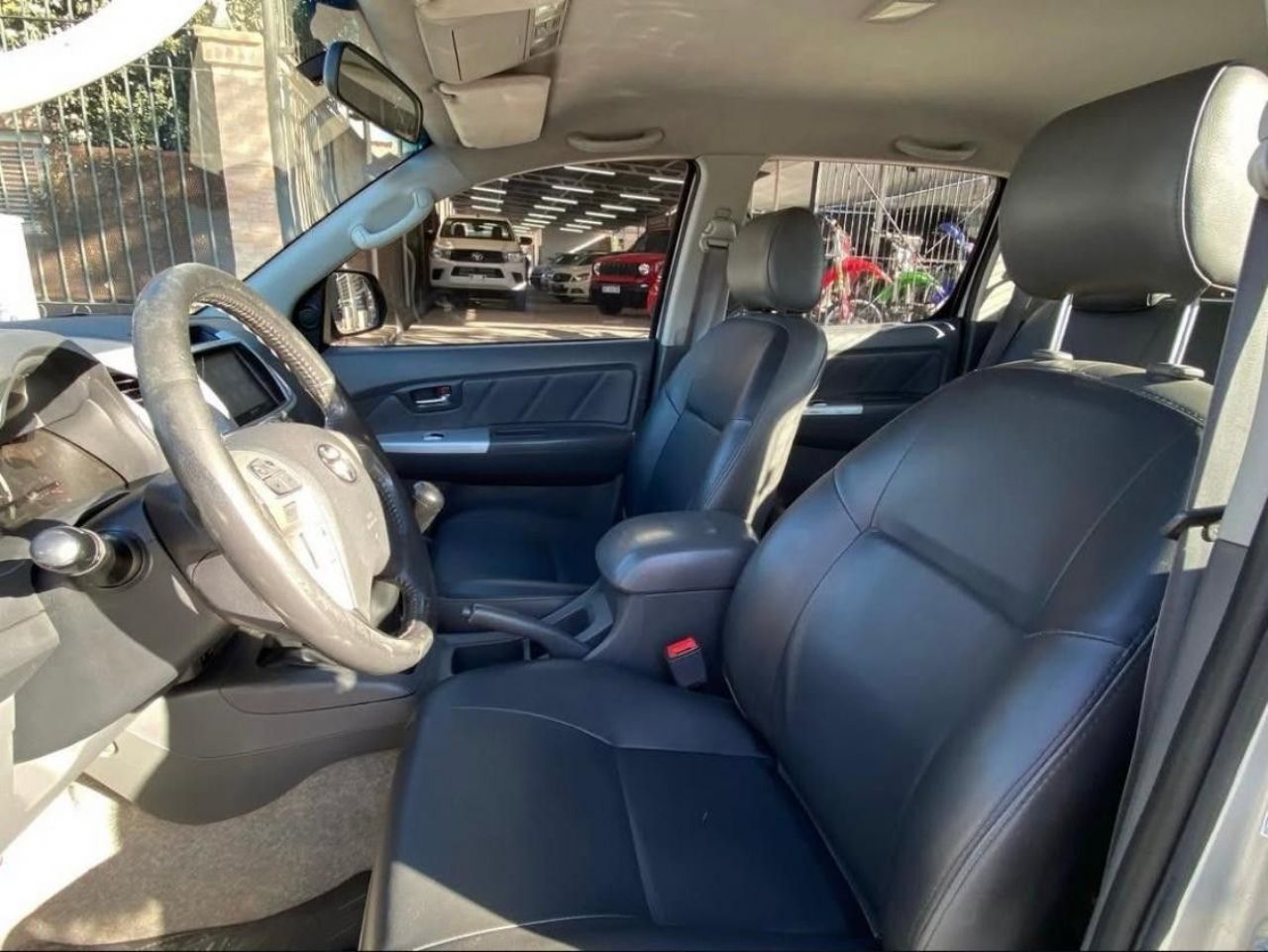 Toyota Hilux Usada en San Juan, deRuedas