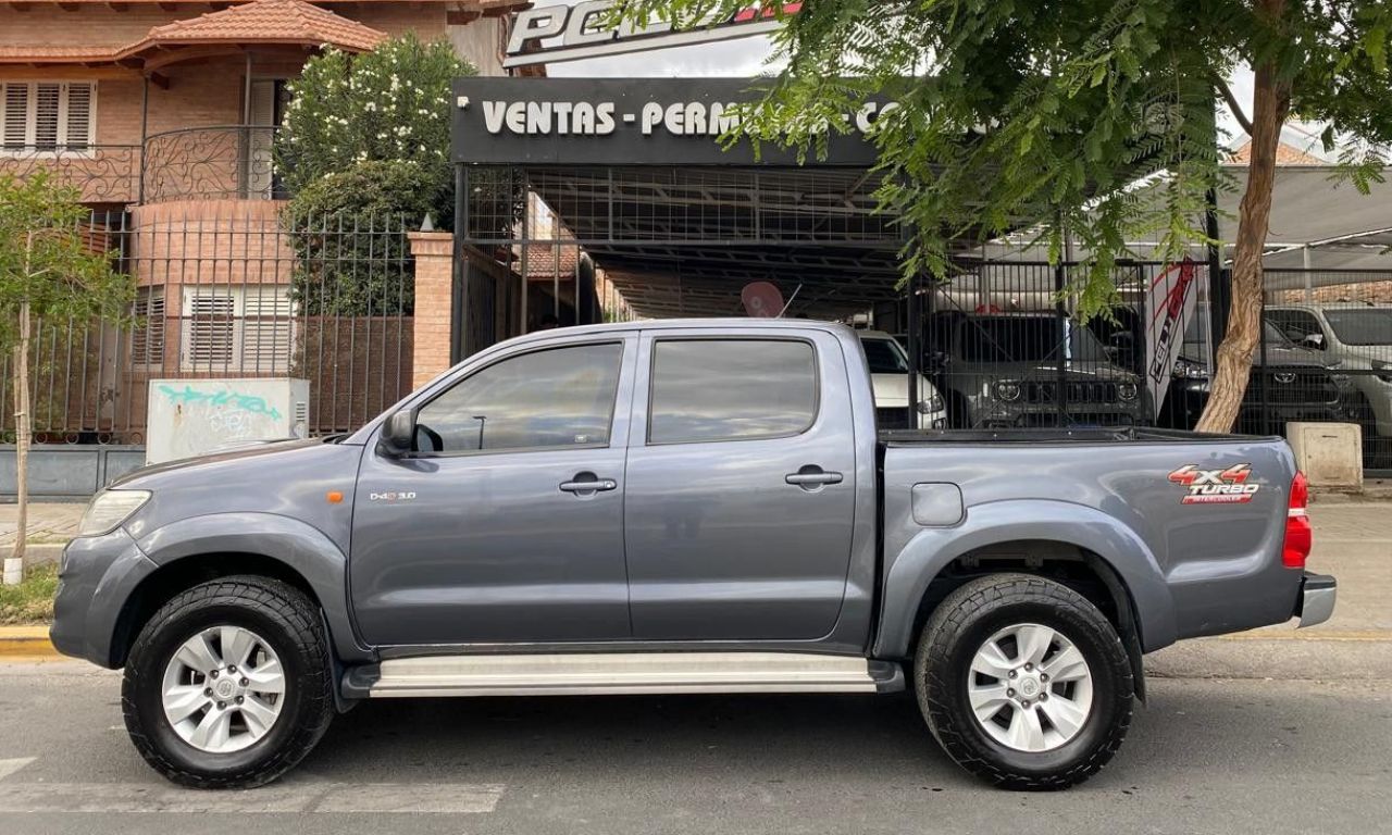 Toyota Hilux Usada en San Juan, deRuedas