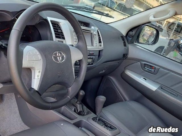 Toyota Hilux Usada en San Juan, deRuedas