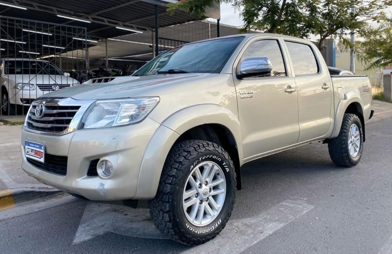 Toyota Hilux Usada en San Juan, deRuedas