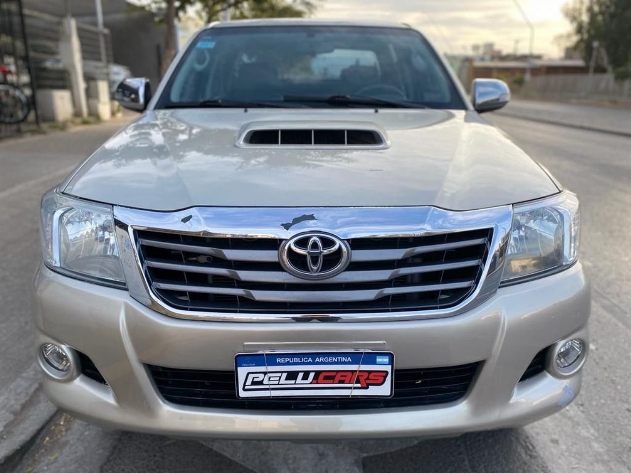 Toyota Hilux Usada en San Juan, deRuedas
