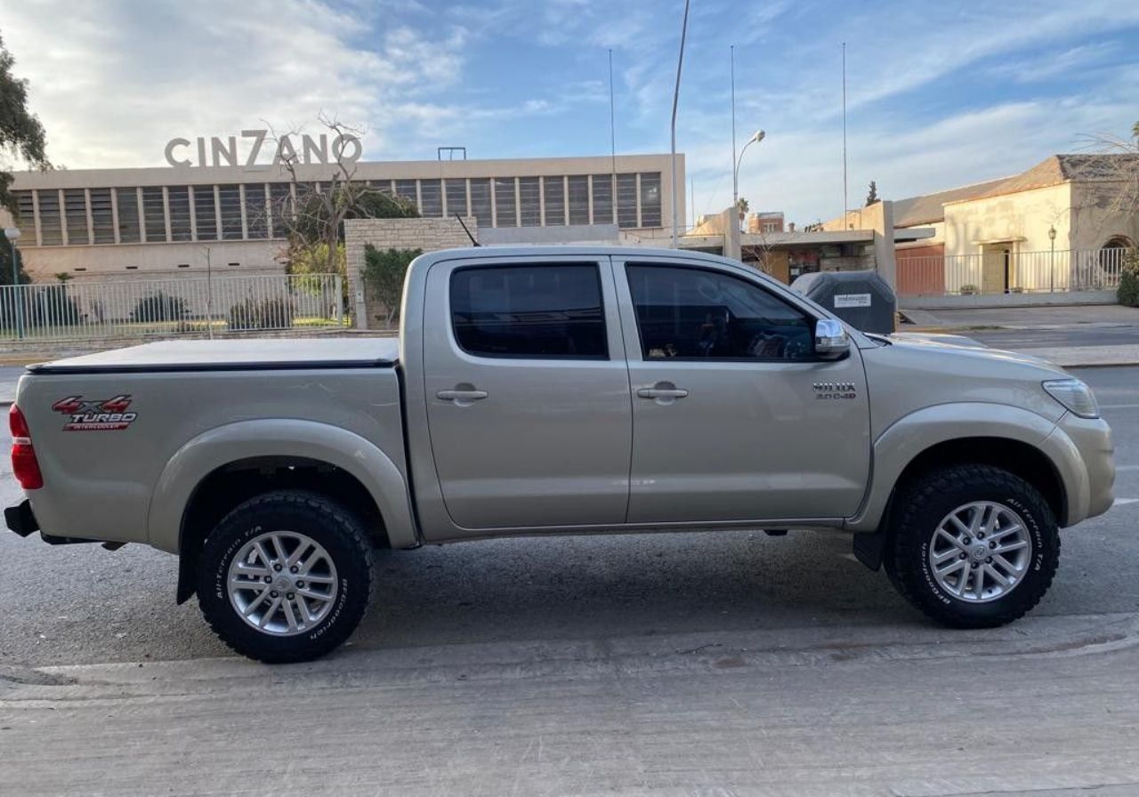 Toyota Hilux Usada en San Juan, deRuedas