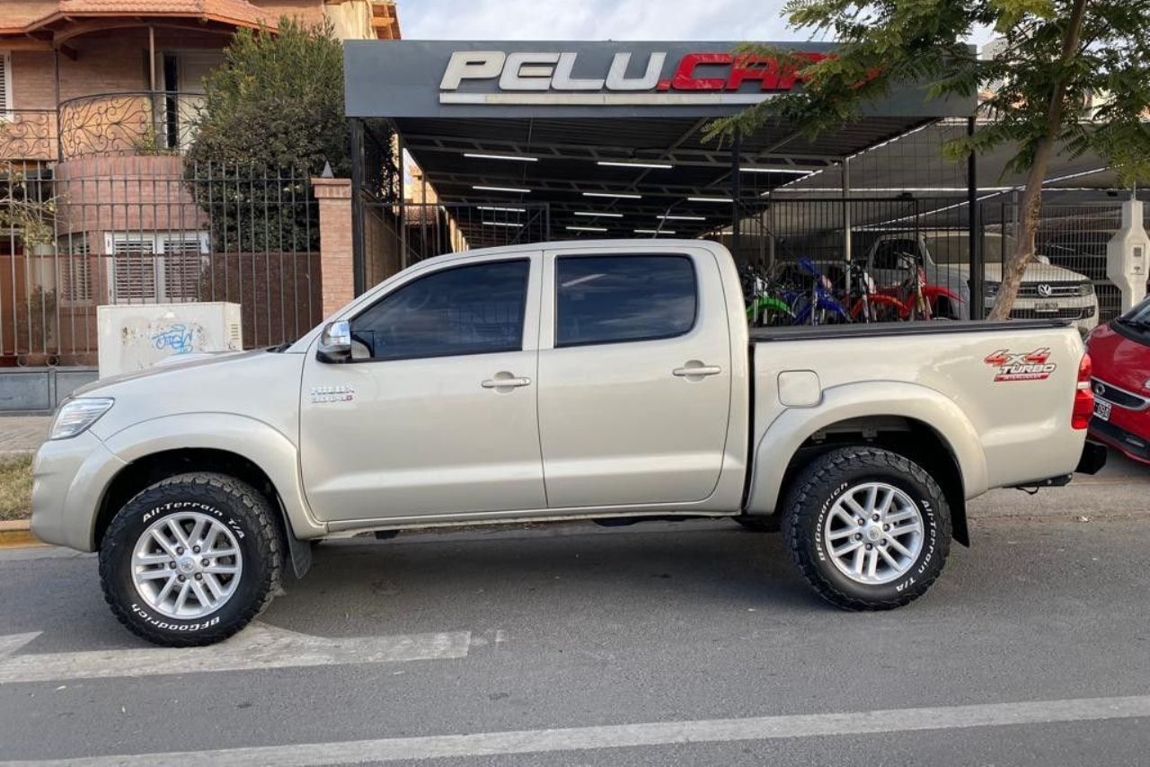 Toyota Hilux Usada en San Juan, deRuedas