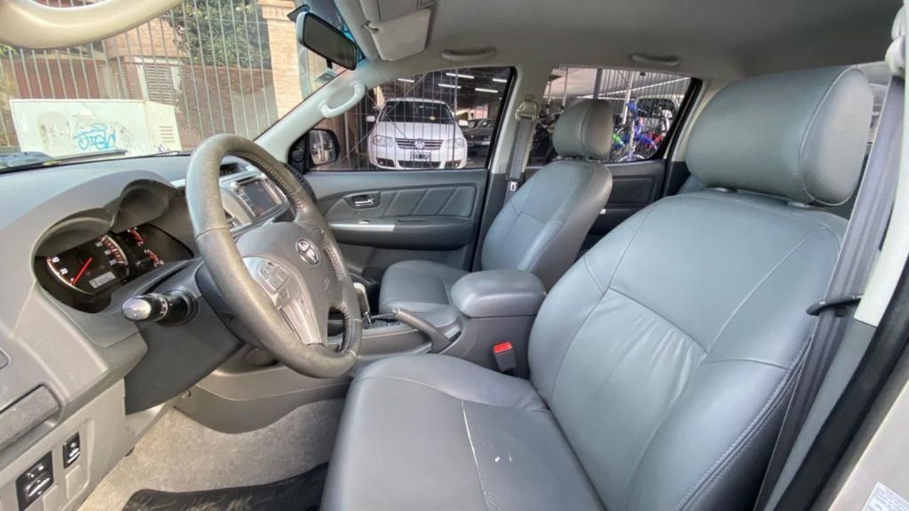Toyota Hilux Usada en San Juan, deRuedas