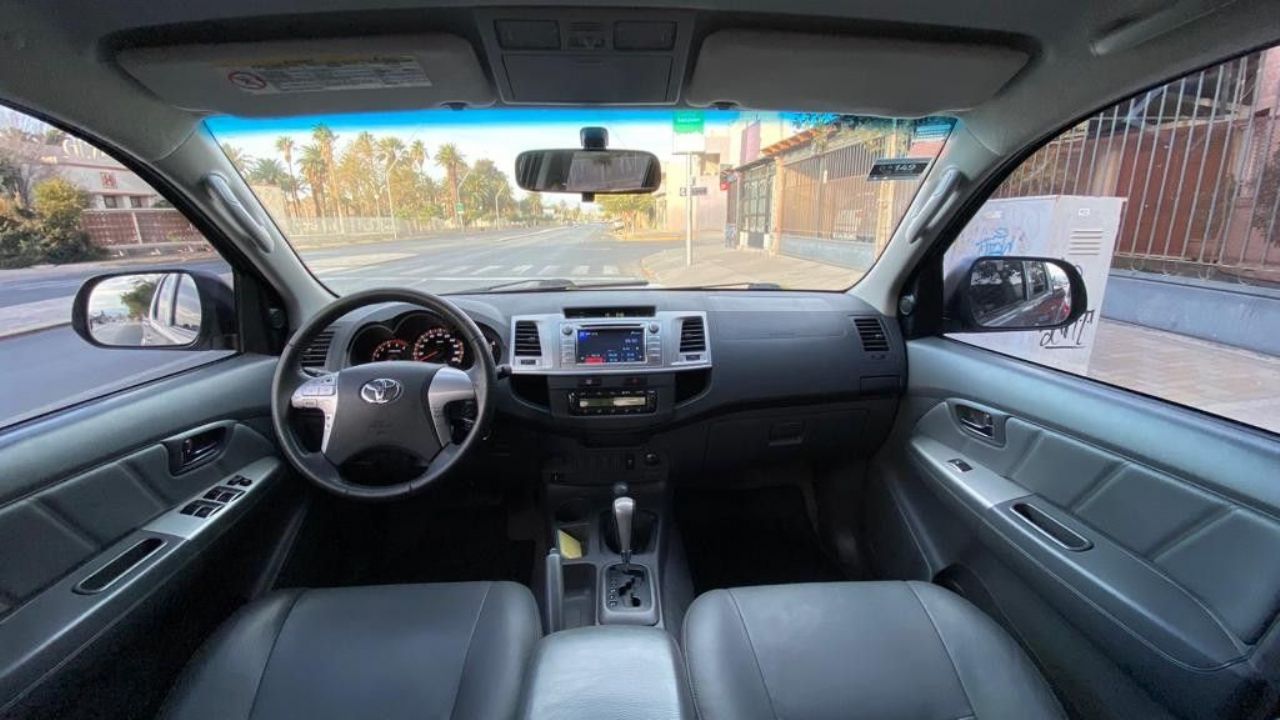 Toyota Hilux Usada en San Juan, deRuedas