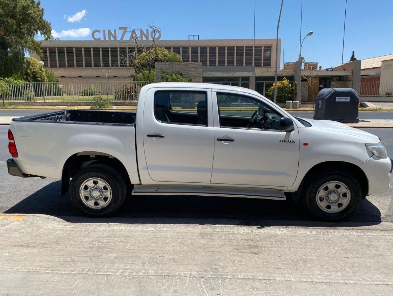 Toyota Hilux Usada en San Juan, deRuedas