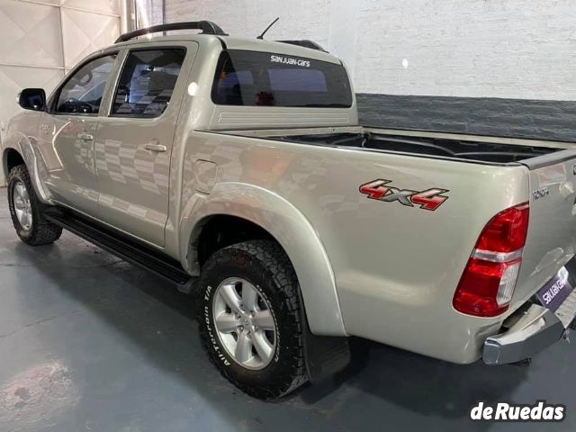 Toyota Hilux Usada en San Juan, deRuedas