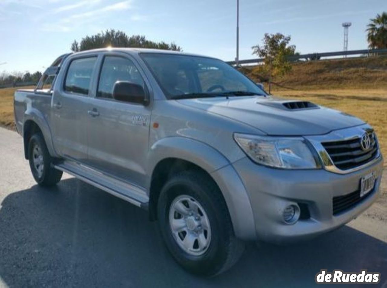 Toyota Hilux Usada en San Juan, deRuedas