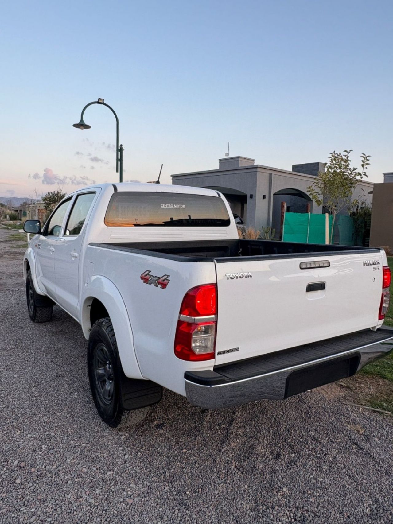 Toyota Hilux Usada en San Juan, deRuedas
