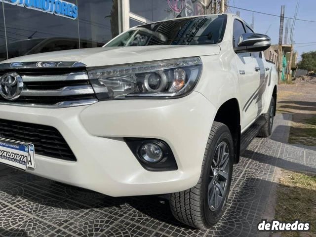 Toyota Hilux Usada en San Juan, deRuedas