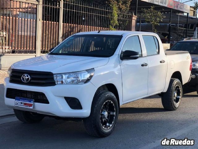 Toyota Hilux Usada en San Juan, deRuedas
