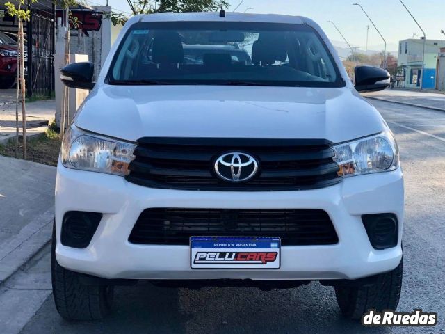 Toyota Hilux Usada en San Juan, deRuedas
