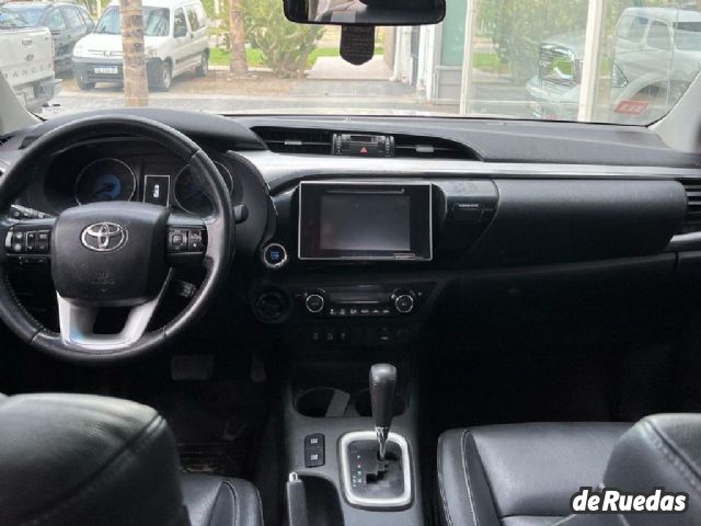 Toyota Hilux Usada en San Juan, deRuedas