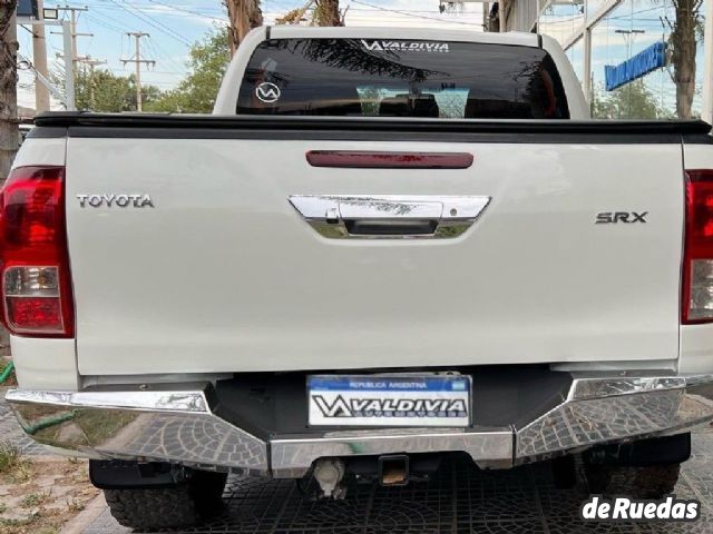 Toyota Hilux Usada en San Juan, deRuedas