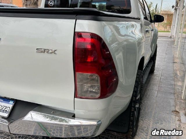 Toyota Hilux Usada en San Juan, deRuedas