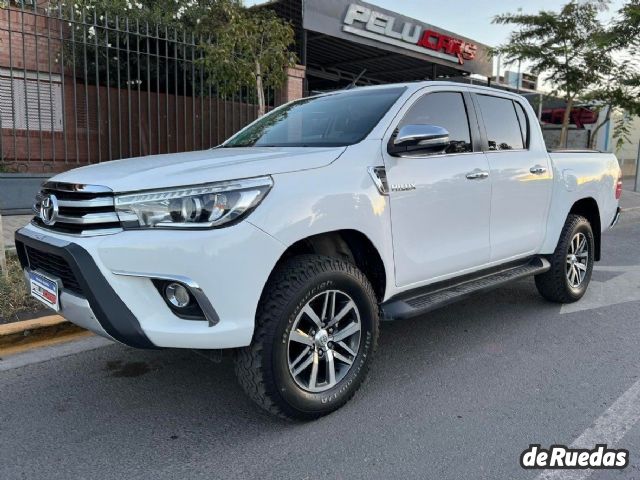 Toyota Hilux Usada en San Juan, deRuedas