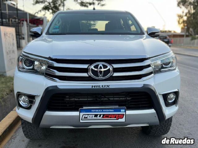 Toyota Hilux Usada en San Juan, deRuedas