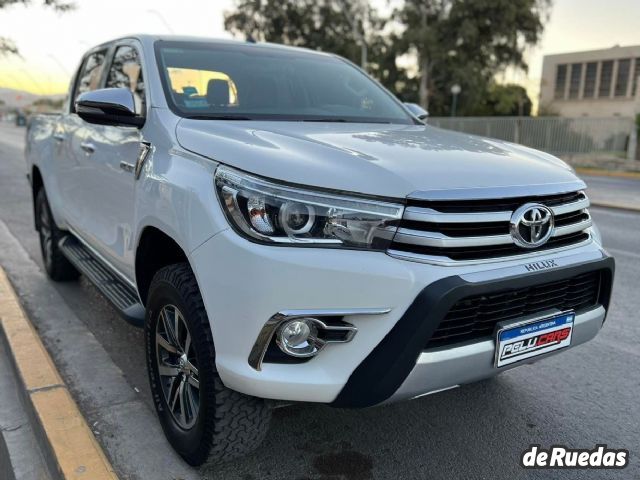 Toyota Hilux Usada en San Juan, deRuedas