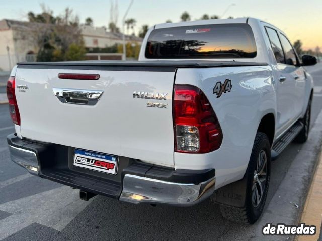 Toyota Hilux Usada en San Juan, deRuedas