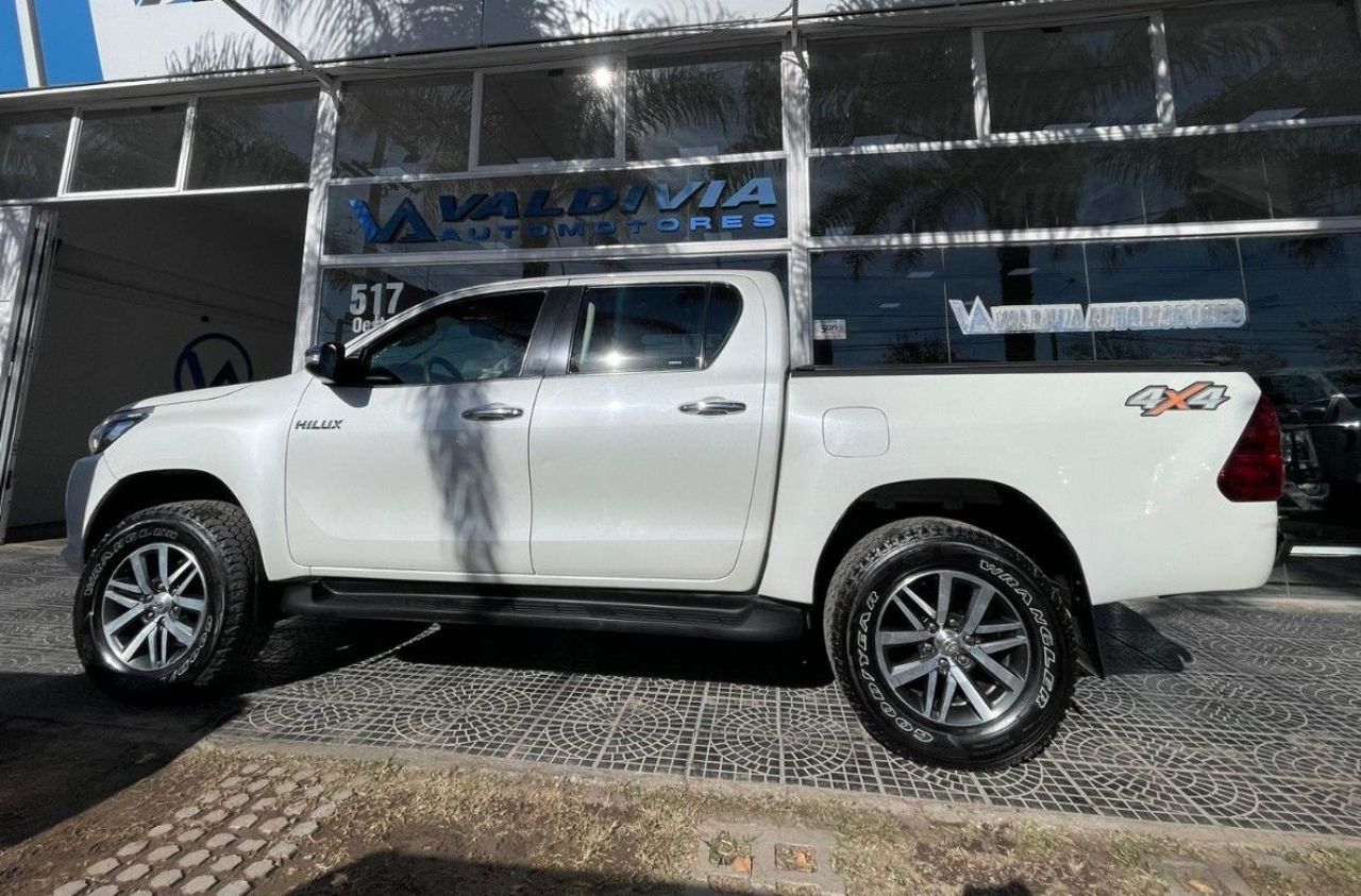 Toyota Hilux Usada en San Juan, deRuedas