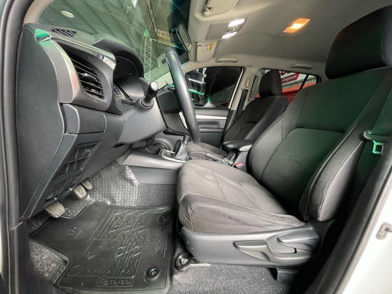 Toyota Hilux Usada en San Juan, deRuedas